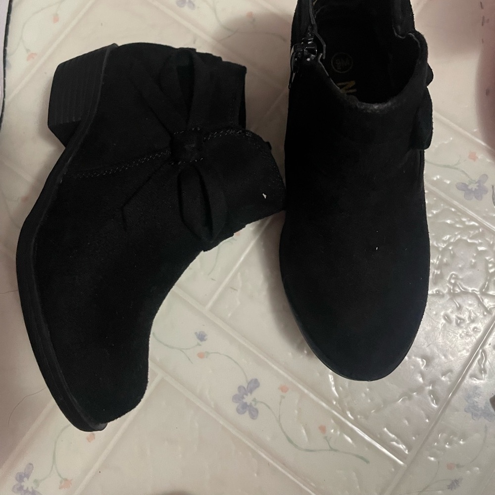 Toddler girl black booties